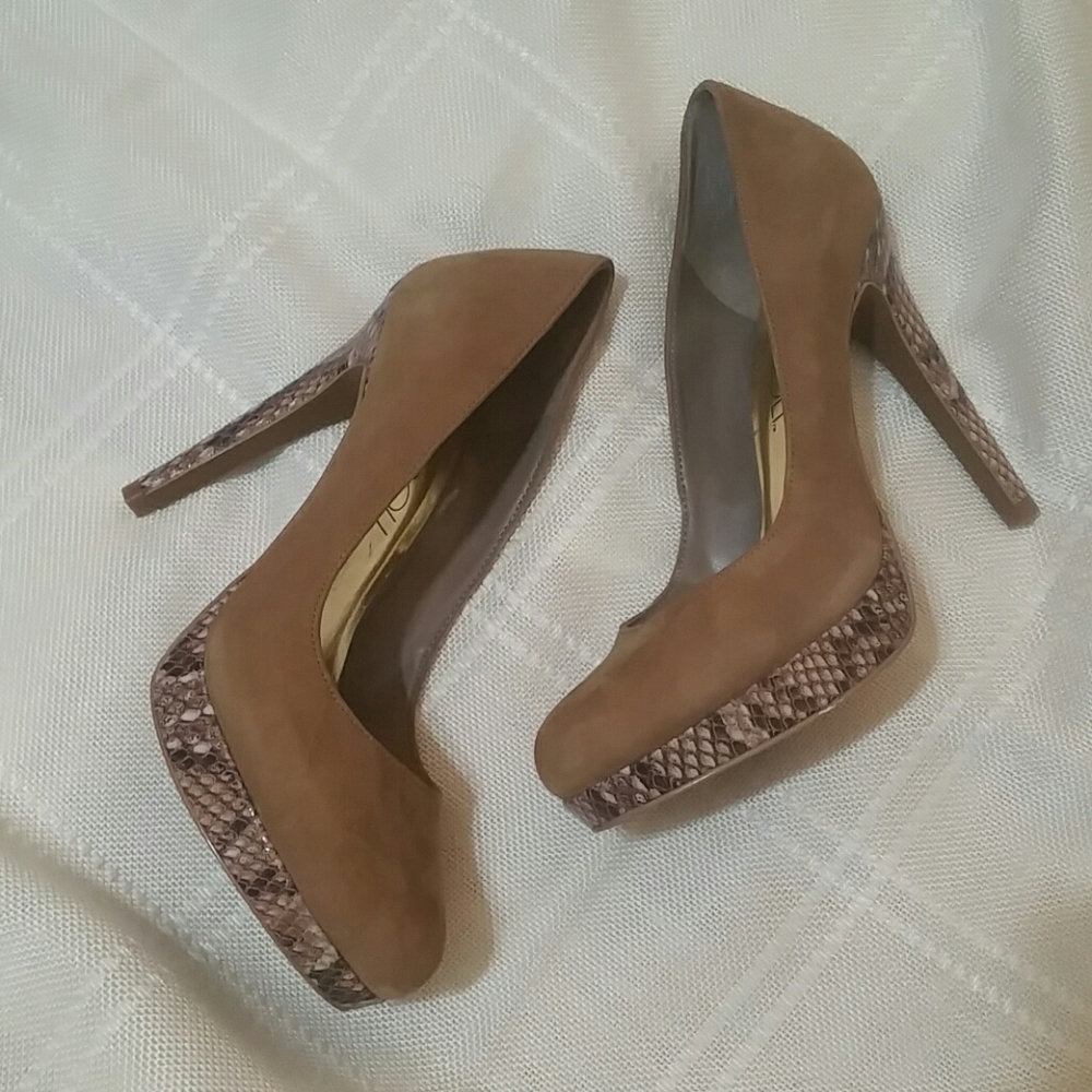 Like New tan suede and snakeskin VIA NEROLI heels